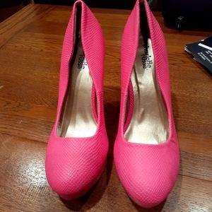 Charlotte Russe Neon Pink pumps size 8